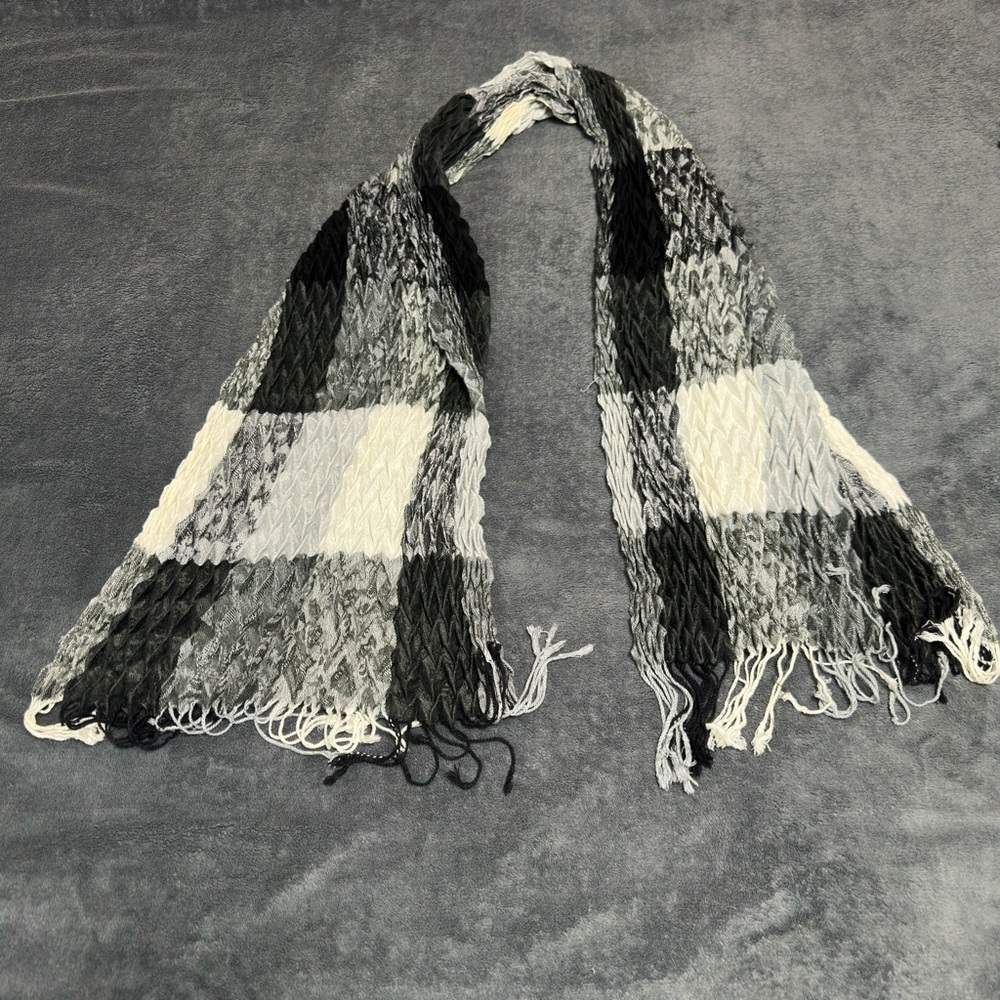 Knit Scarf in Black and Gray